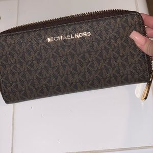 Michael kors wallet
